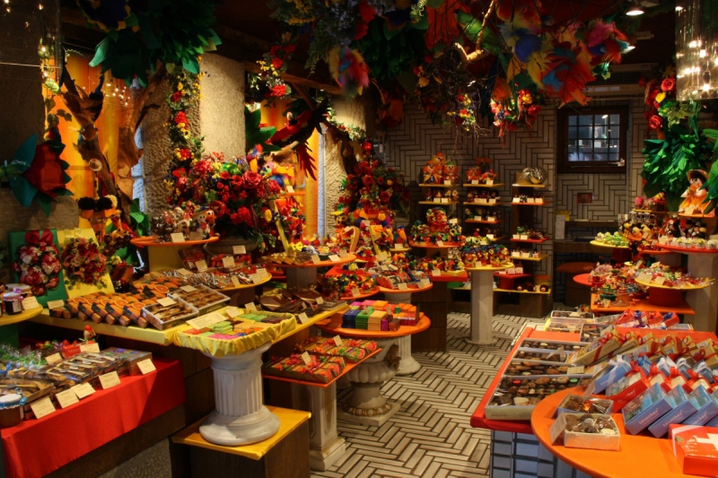 vente-MEOUNES LES MONTRIEUX-min_candy_store_chocolate_shop_chocolate_switzerland-393515